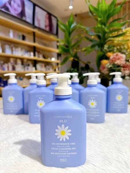 Sữa rửa mặt dịu nhẹ chiết xuất hoa cúc cho da nhạy cảm Camomilla Blu Gel Detergente Viso 300ml