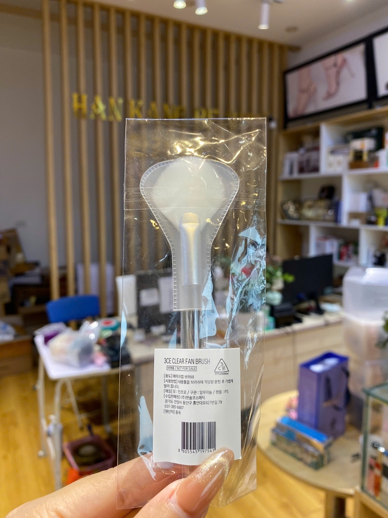 Chổi đánh phấn má, tán má hồng 3CE Clear Fan Brush