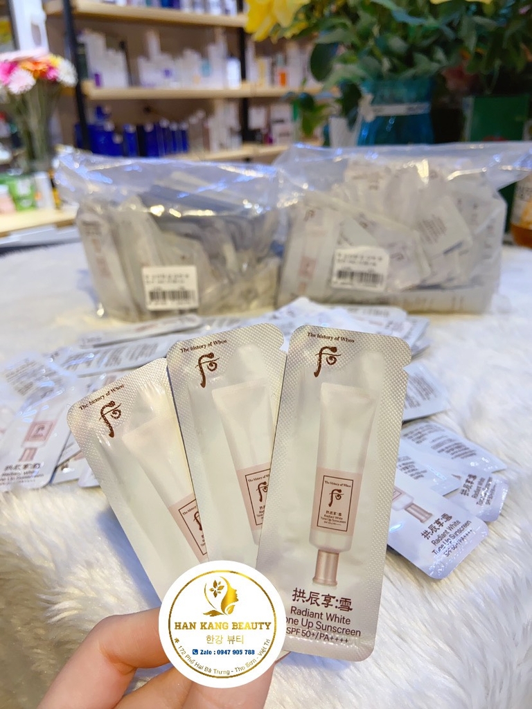 Kem Chống Nắng Nâng Tone Da WHOO Radiant White Tone Up Sunscreen SPF50+/ PA++++