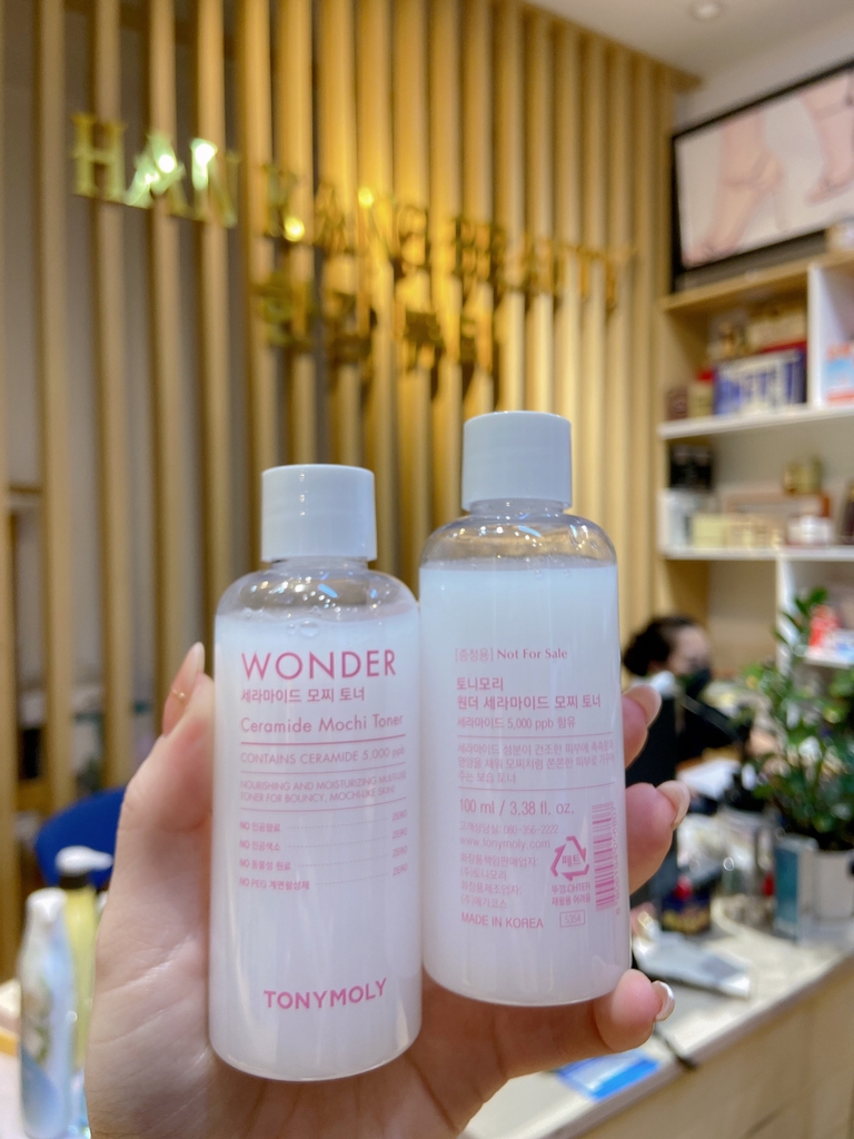 Nước Hoa Hồng Dưỡng Ẩm Cho Da Khô, Nhạy Cảm TonyMoly Wonder Ceramide Mocchi Toner 100ml