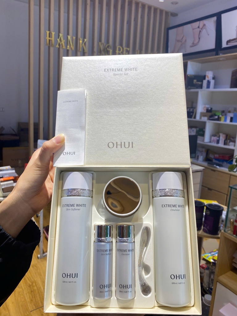 Set Nước Hoa Hồng, Sữa Dưỡng, Kem Trắng Da Mờ Nám Ohui Extreme White 3pcs Special Set