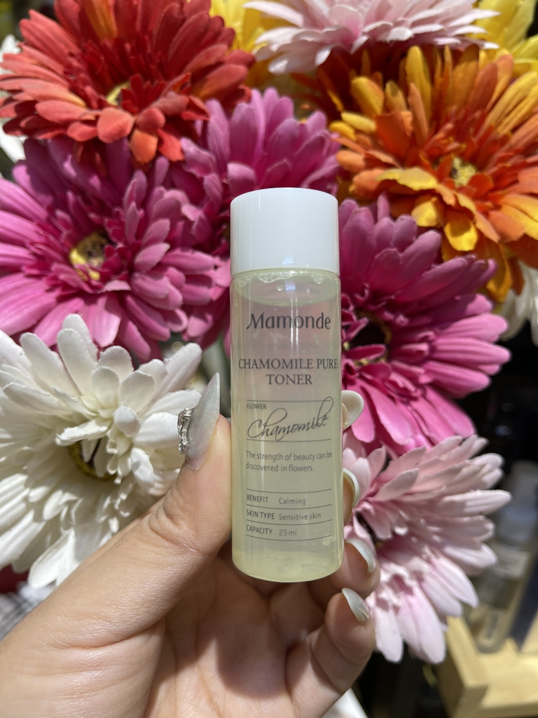 Nước hoa hồng mamonde cấp ẩm, làm dịu, kháng khuẩn dành cho da nhạy cảm Mamonde Chamomile Pure Toner