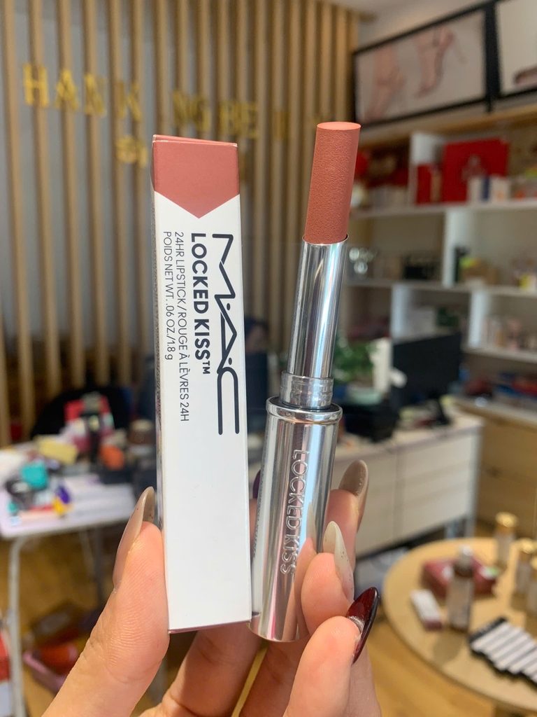 Son thỏi lì M.A.C Locked Kiss 24h Lipstick- 67 Meticulous Màu Cam Hồng Sữa
