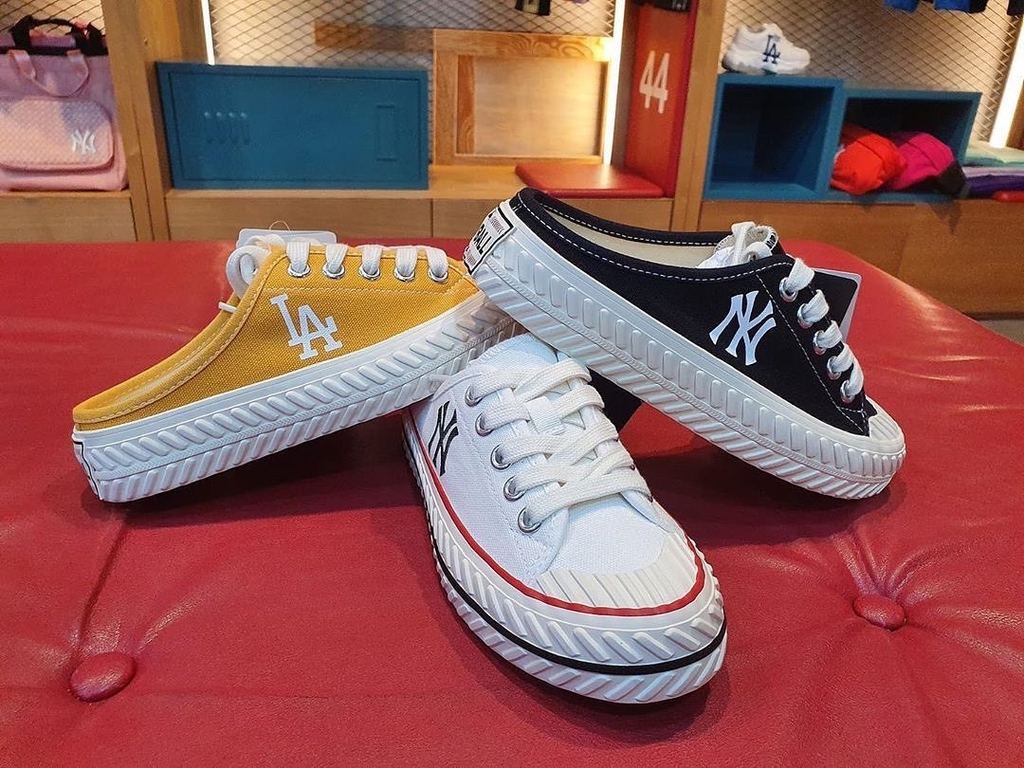 mlb mule sneakers
