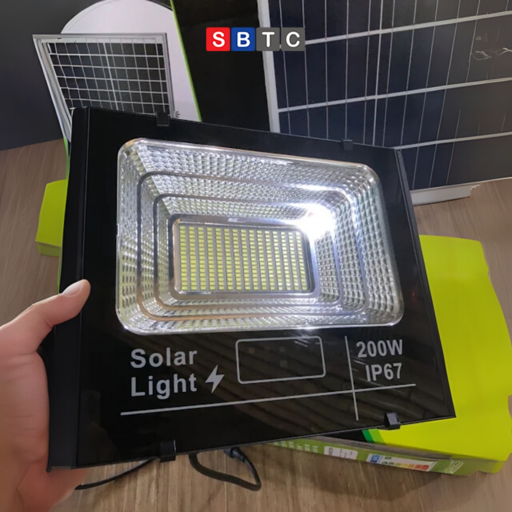 Đèn Pha Năng Lượng Mặt Trời Siêu Sáng 100W,200W,300W Vỏ Nhôm Bảo Hành 2 Năm