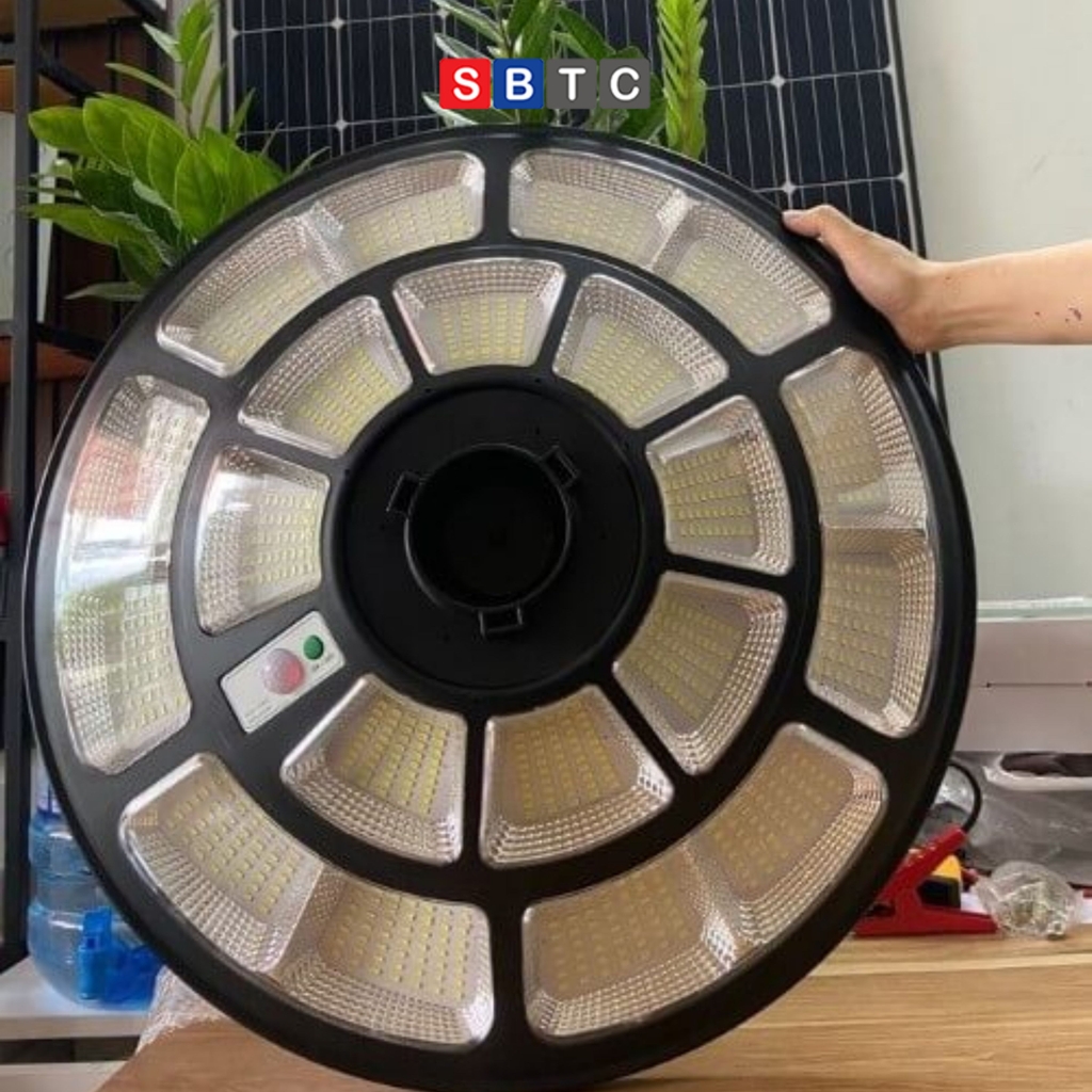 Đèn năng lượng mặt trời đĩa Bay 500WTrang Trí Sân Vườn,Công Viên Siêu Sáng
