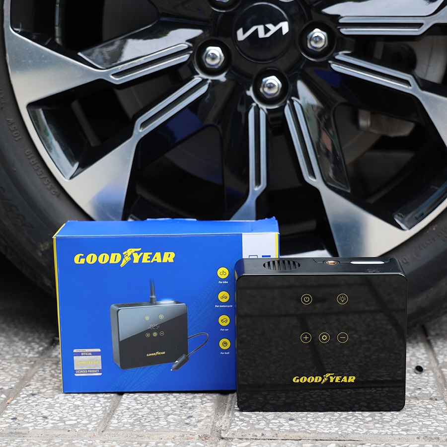 Máy Bơm Lốp Ô Tô Điện Tử Cảm Ứng Thông Minh Đa Năng GOODYEAR GY-5218 - Nhập Khẩu Chính Hãng