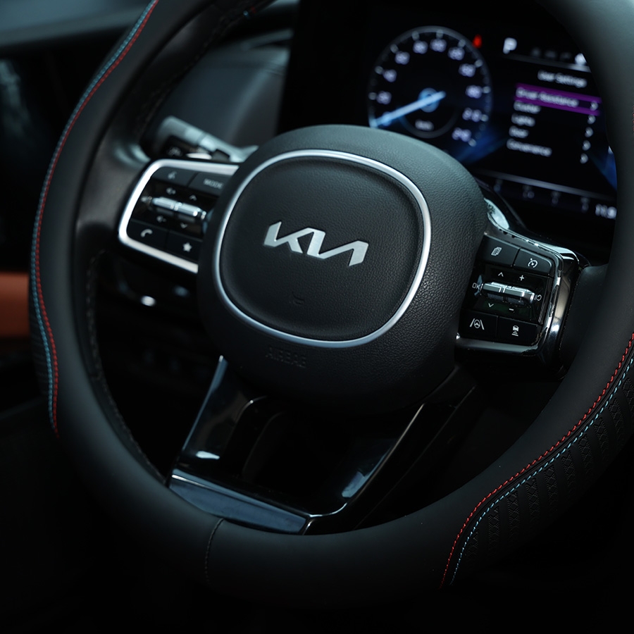 Bọc Vô Lăng CIND 8558 Size M Màu Đen Chỉ Đỏ Lam- Nhập Khẩu Chính Hãng