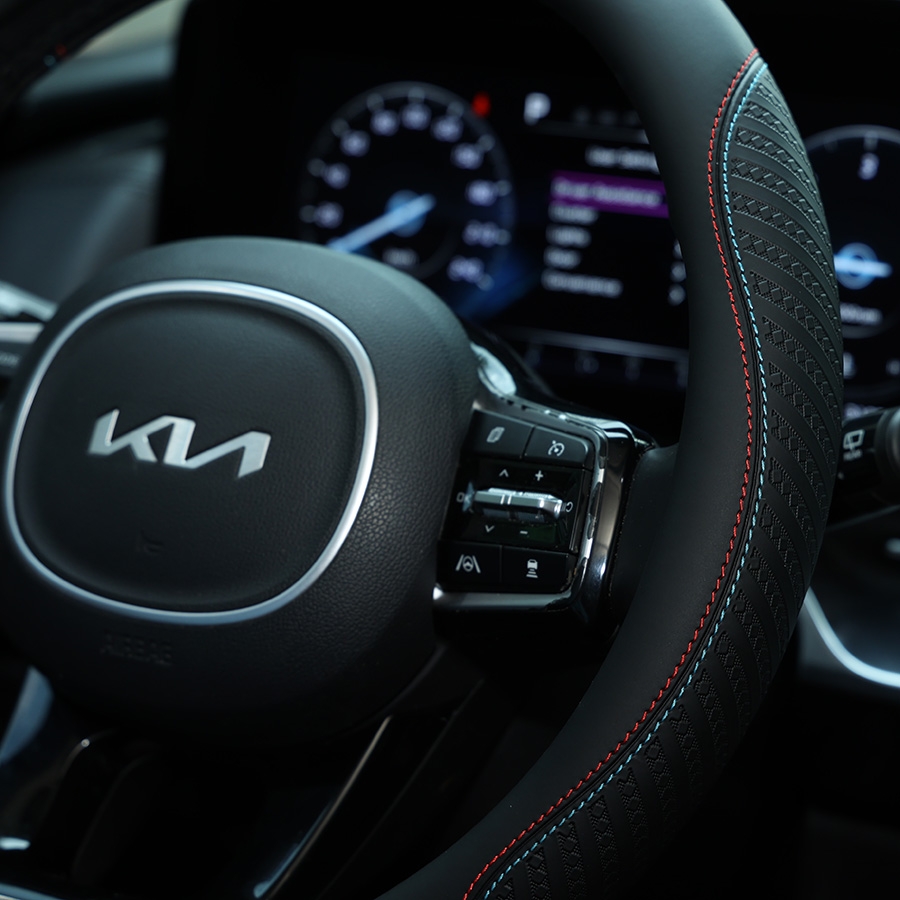 Bọc Vô Lăng CIND 8558 Size M Màu Đen Chỉ Đỏ Lam- Nhập Khẩu Chính Hãng