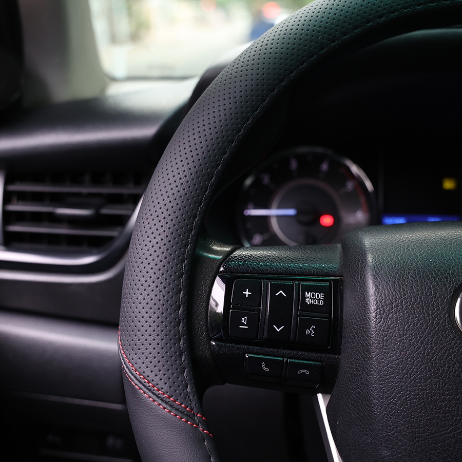 Bọc Vô Lăng CIND 1561 Size M Màu Đen Chỉ Đỏ - Nhập Khẩu Chính Hãng