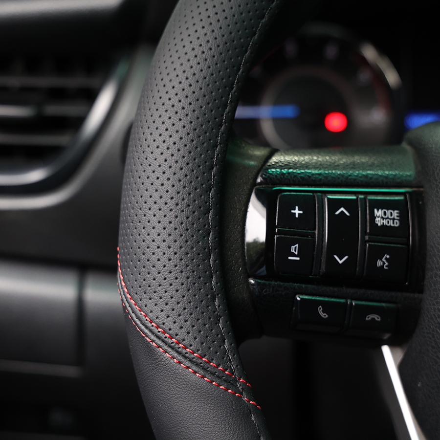 Bọc Vô Lăng CIND 1561 Size M Màu Đen Chỉ Đỏ - Nhập Khẩu Chính Hãng