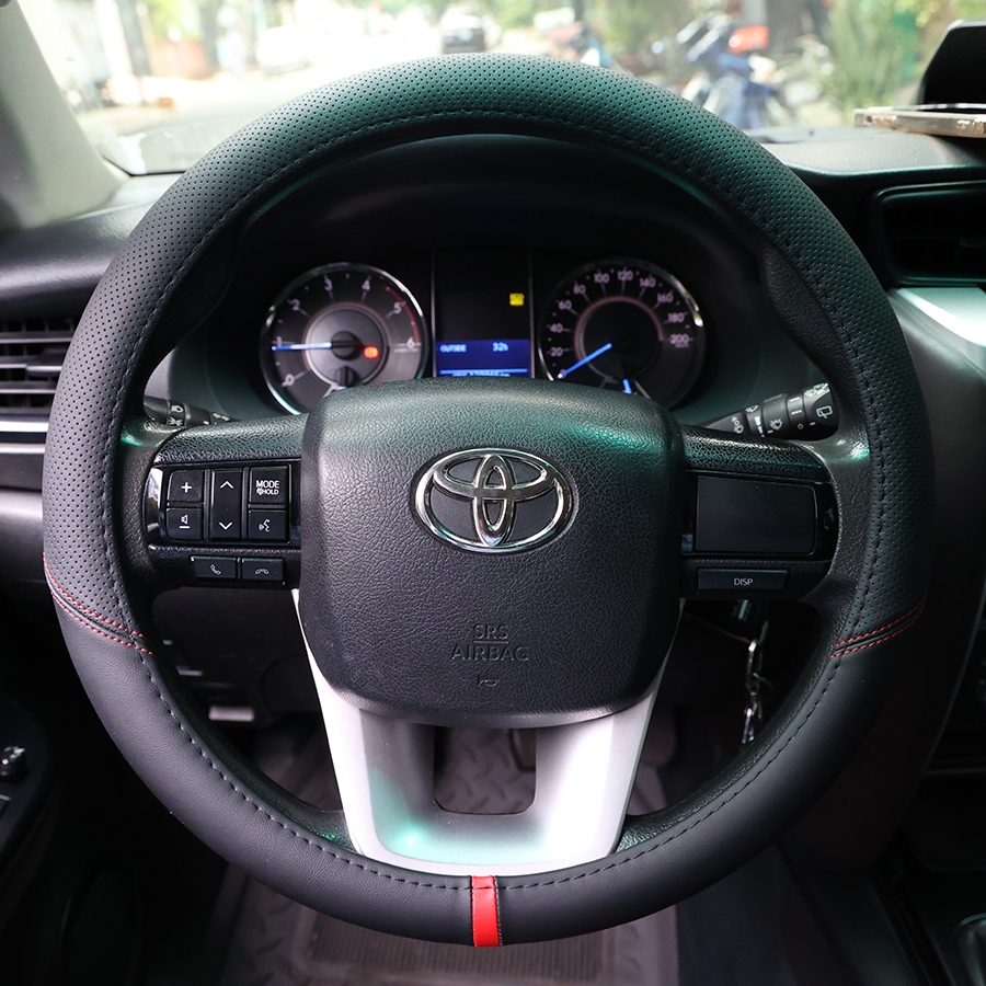 Bọc Vô Lăng CIND 1561 Size M Màu Đen Chỉ Đỏ - Nhập Khẩu Chính Hãng