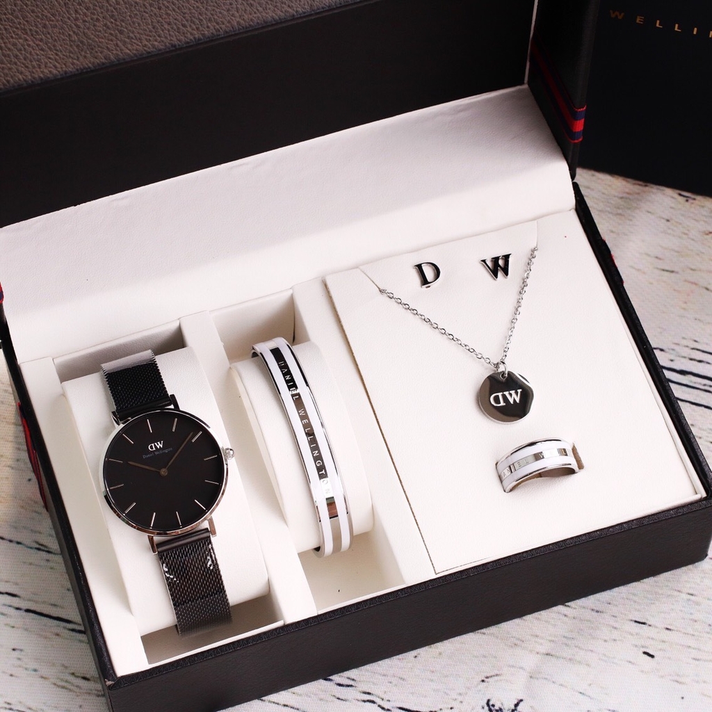 Daniel wellington deals pendant set