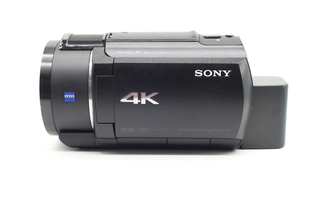 Sony FDR-AX43 là một trong những chiếc máy quay Sony 4K được ưa chuộng hiện nay với việc quay video chất lượng cao và các tính năng tiên tiến như hỗ trợ đèn flash và ổn định hình ảnh quang học. Nếu bạn đang tìm kiếm một chiếc máy quay 4K tốt nhất, hãy xem ngay hình ảnh liên quan để khám phá sự tuyệt vời của Sony FDR-AX43.