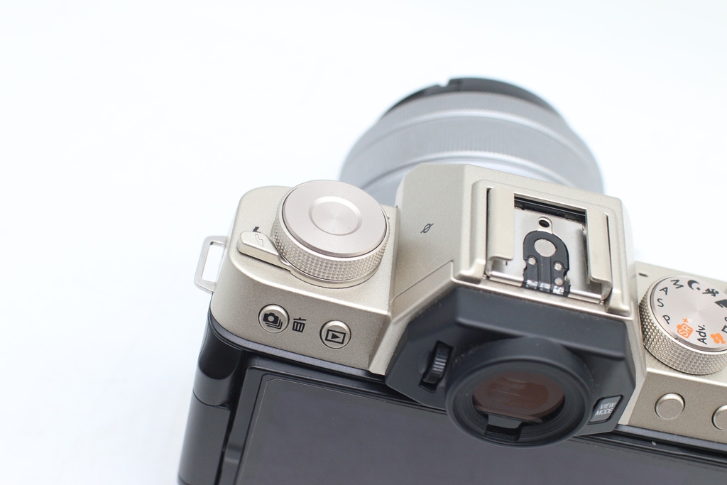 Máy ảnh Fujifilm XT200 kèm lens kit 1545mm( Vàng Champange) Camera