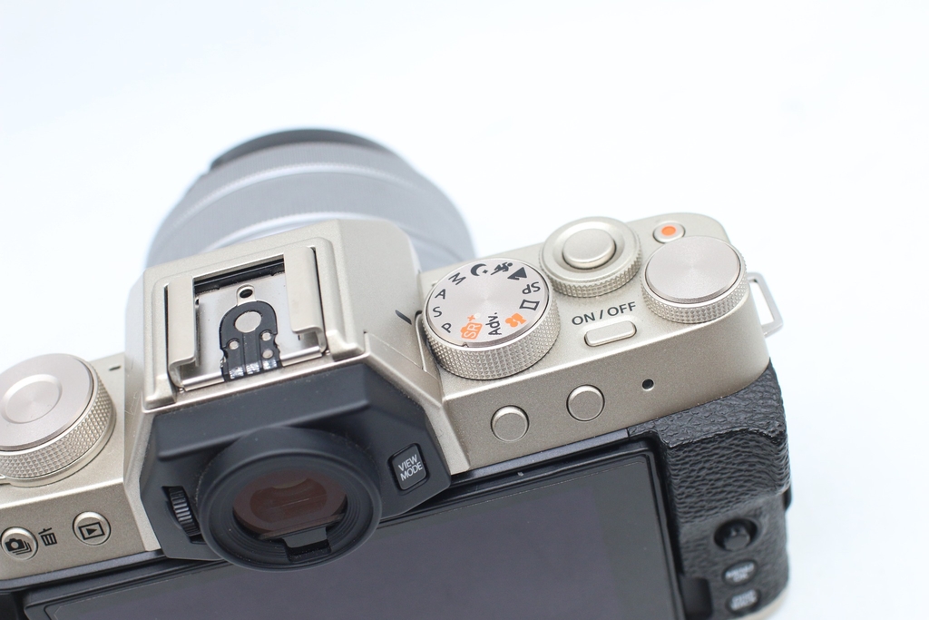 Máy ảnh Fujifilm XT200 kèm lens kit 1545mm( Vàng Champange) Camera