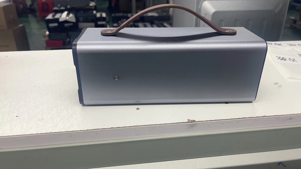 Trạm sạc di động GLUCKLICH 200W 60800 mAh