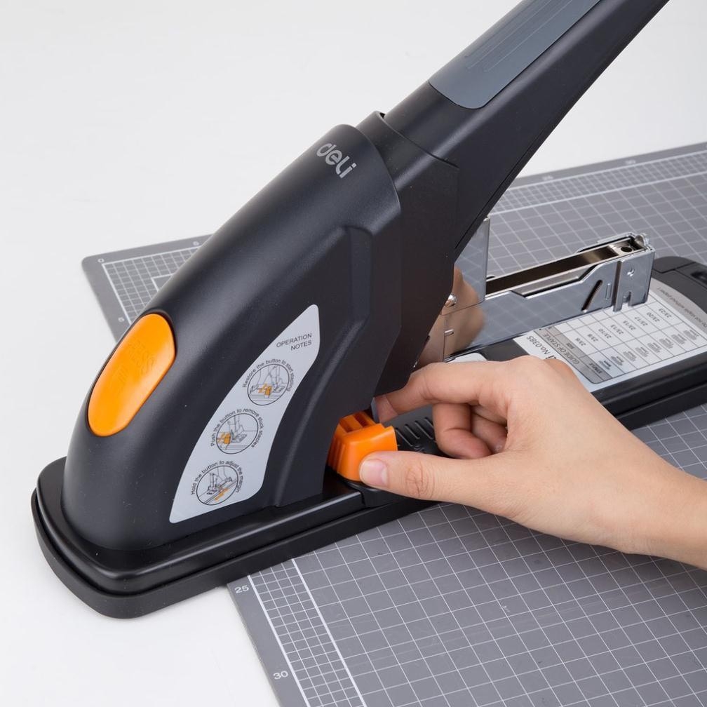 Bấm kim đại Deli 0386 120 tờ