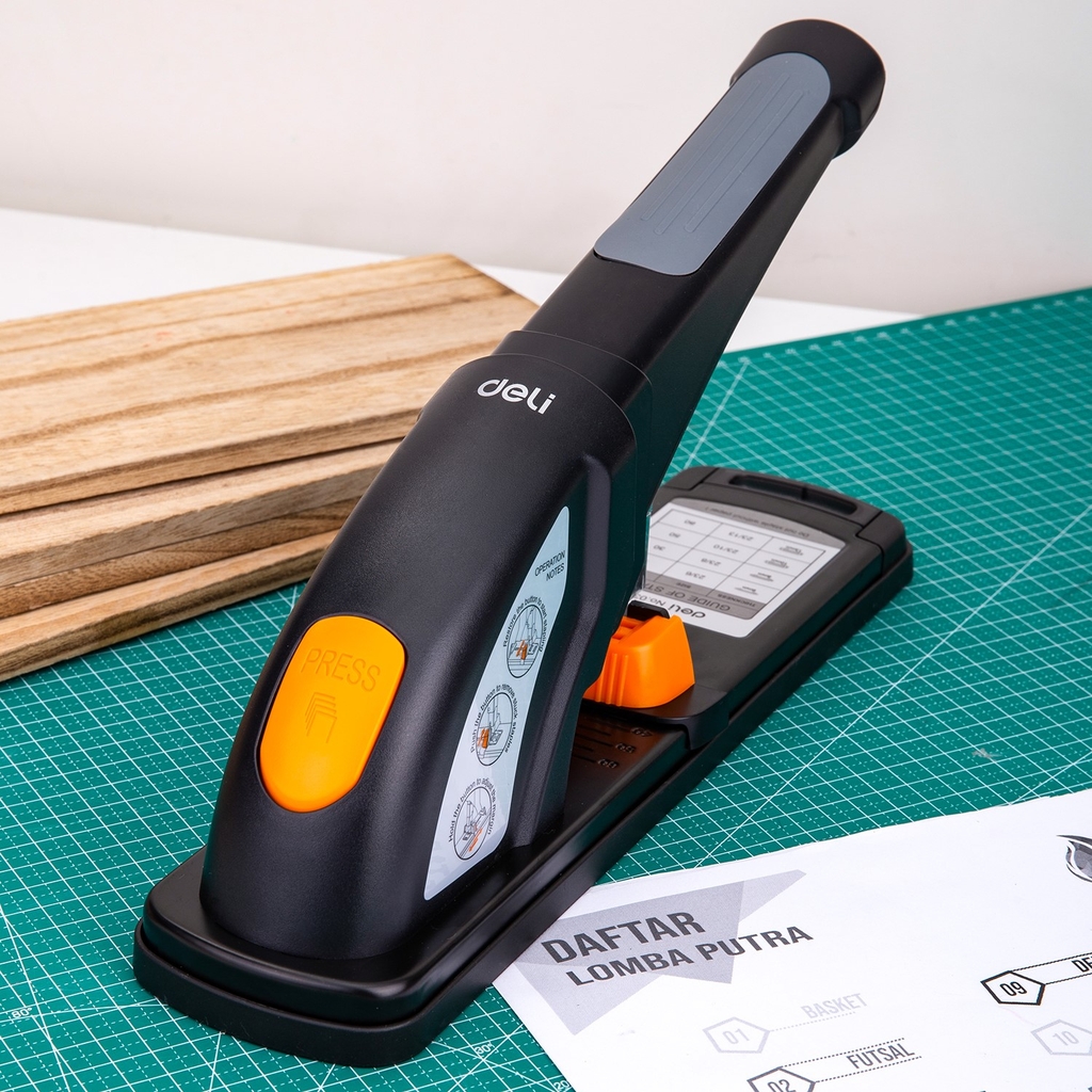 Bấm kim đại Deli 0387 80 tờ