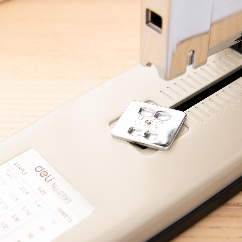 Bấm kim đại Deli 0393 210 tờ