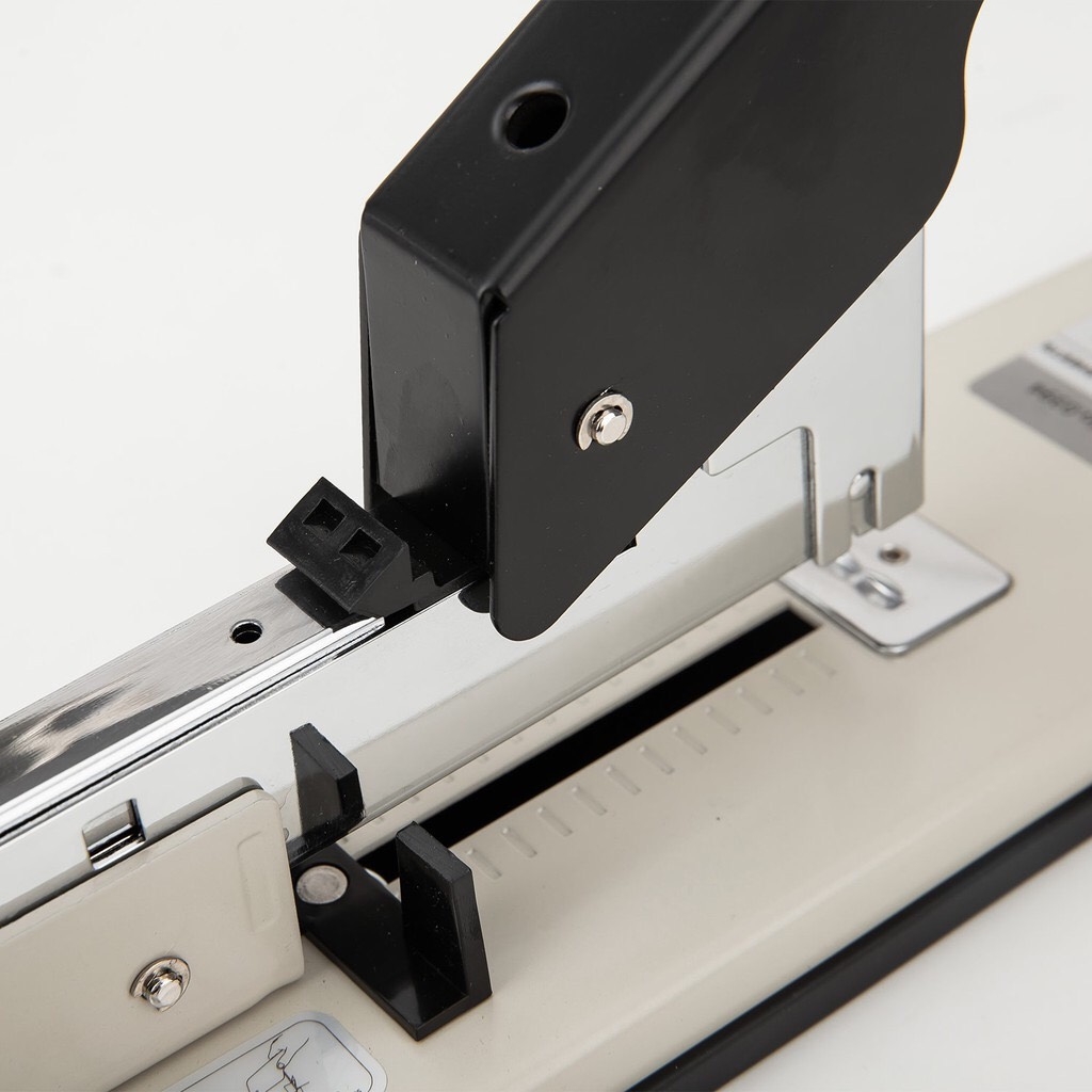 Bấm kim đại Deli 0394 100 tờ