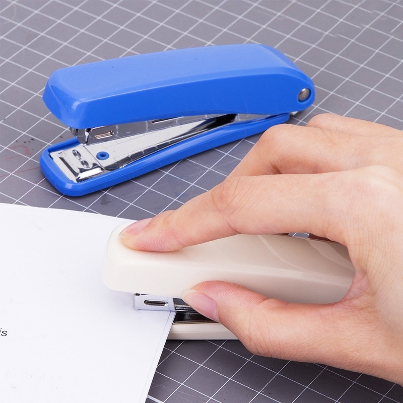 Bấm kim số 10 Deli 0282 (12)