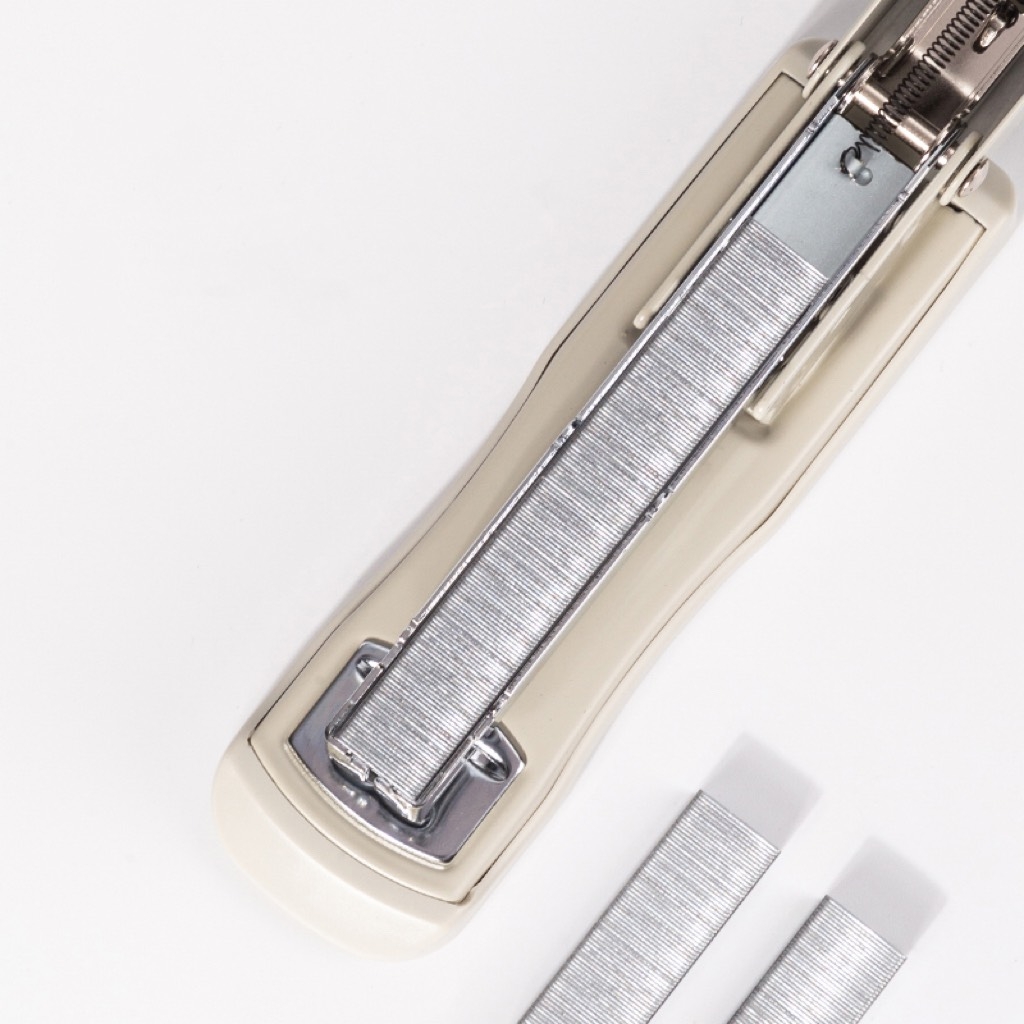 Bấm kim số 3 Deli 0316 25 tờ