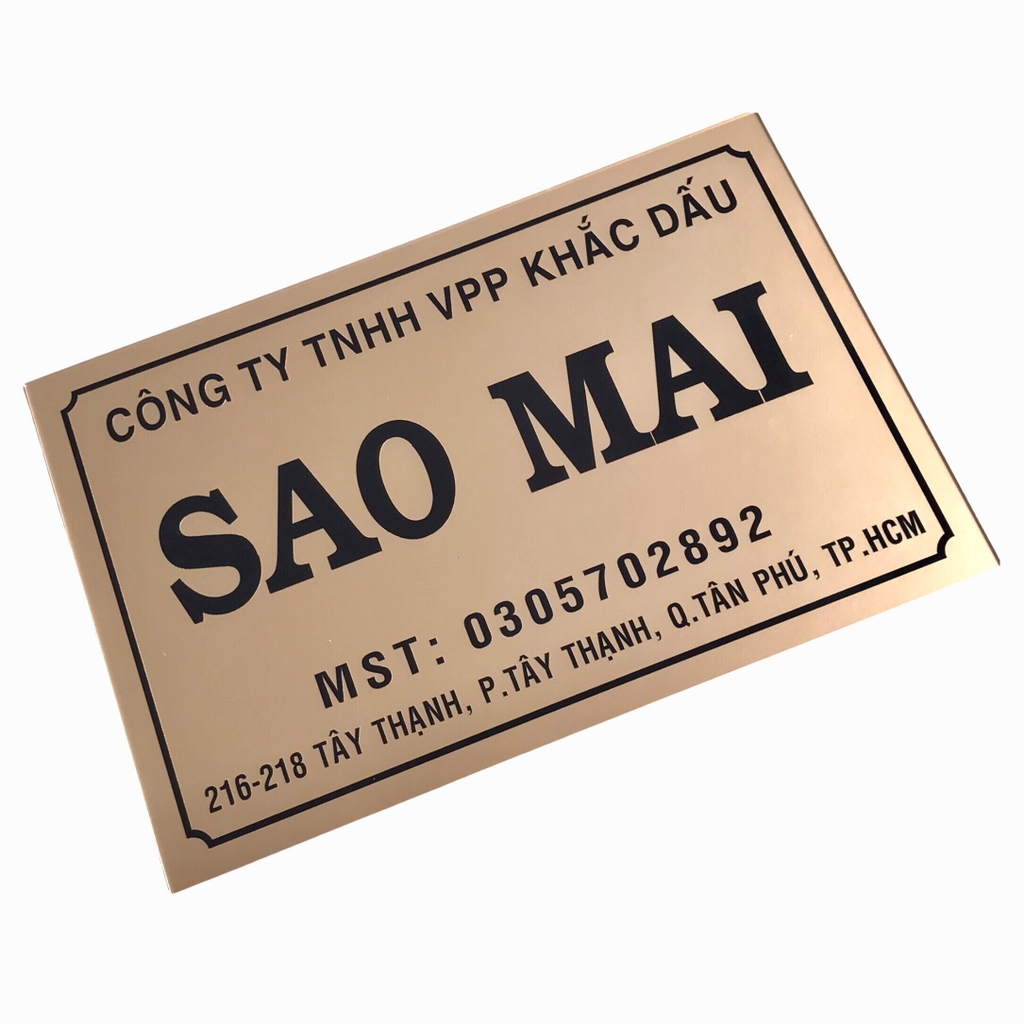 Bảng công ty mica 40x30cm nền đồng chữ đen