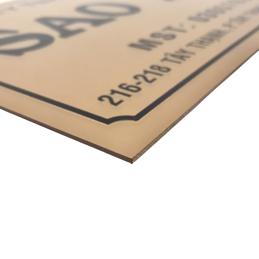 Bảng công ty mica 40x30cm nền đồng chữ đen
