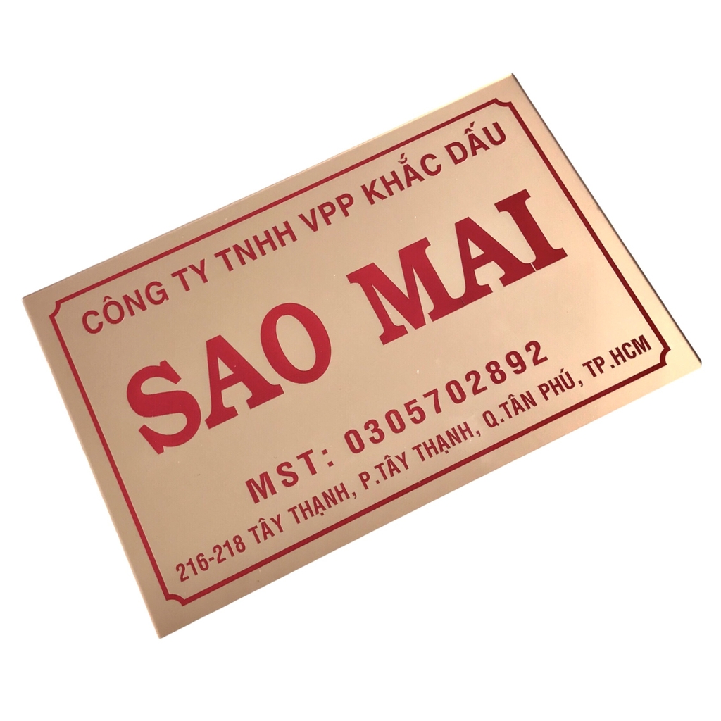 Bảng công ty mica 40x30cm nền đồng chữ đỏ