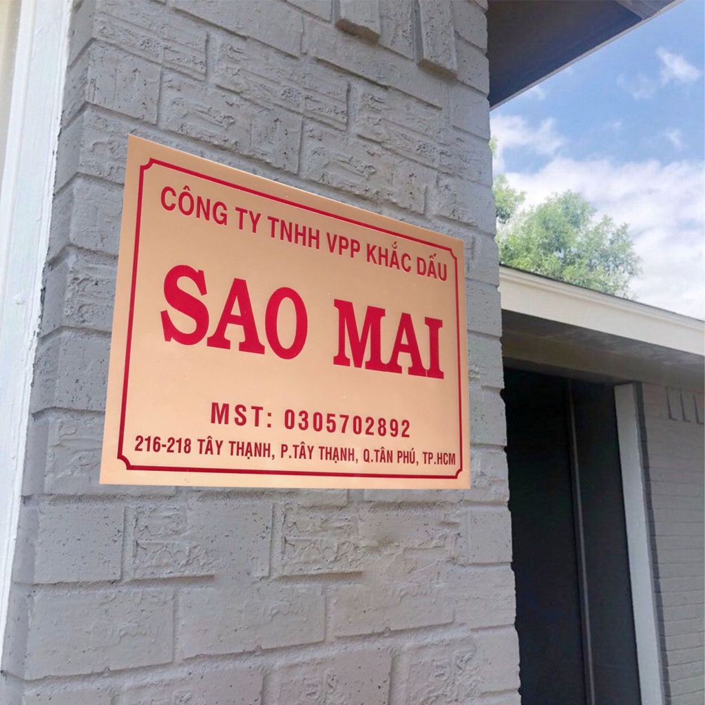 Bảng công ty mica 40x30cm nền đồng chữ đỏ