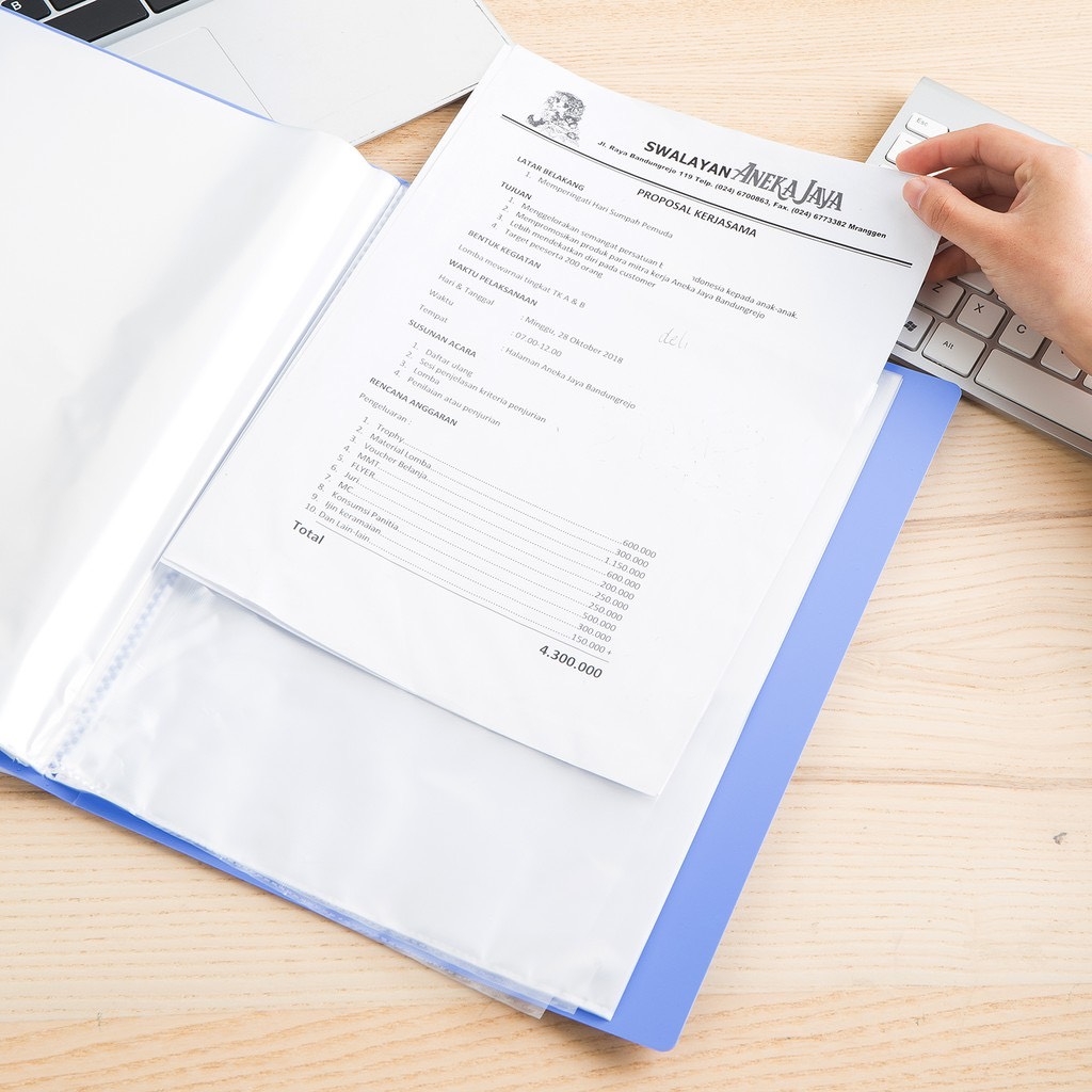 Bìa 100 lá nhựa Deli 5200 có hộp (6/24)