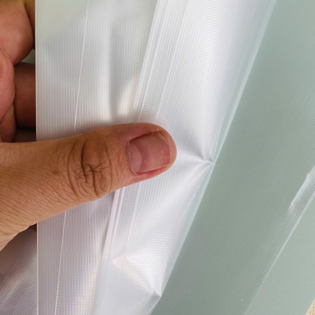 Bìa 40 lá nhựa Deli F913 (12/48)