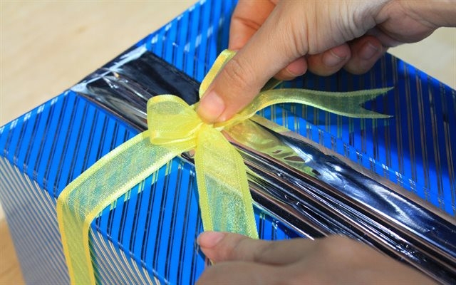 Giấy gói quà kiếng nhỏ 50x70cm