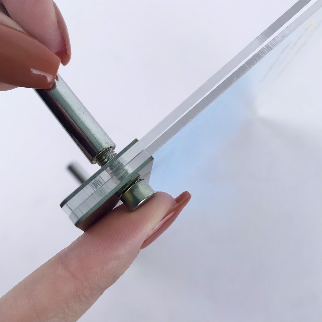 Kệ mica 1 mặt Enter E47 210x300mm liên kết bulon A4 đứng