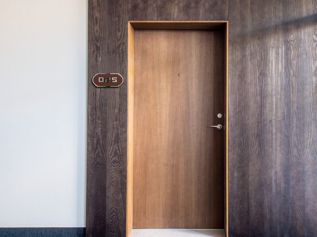 Biển số phòng da BP02 chữ nhật viền inox, Bảng số chung cư, khách sạn, toà nhà