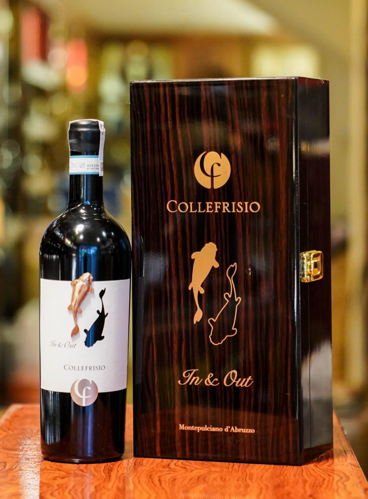 Rượu vang In & Out Collefrisio Montepulciano d'Abruzzo.
