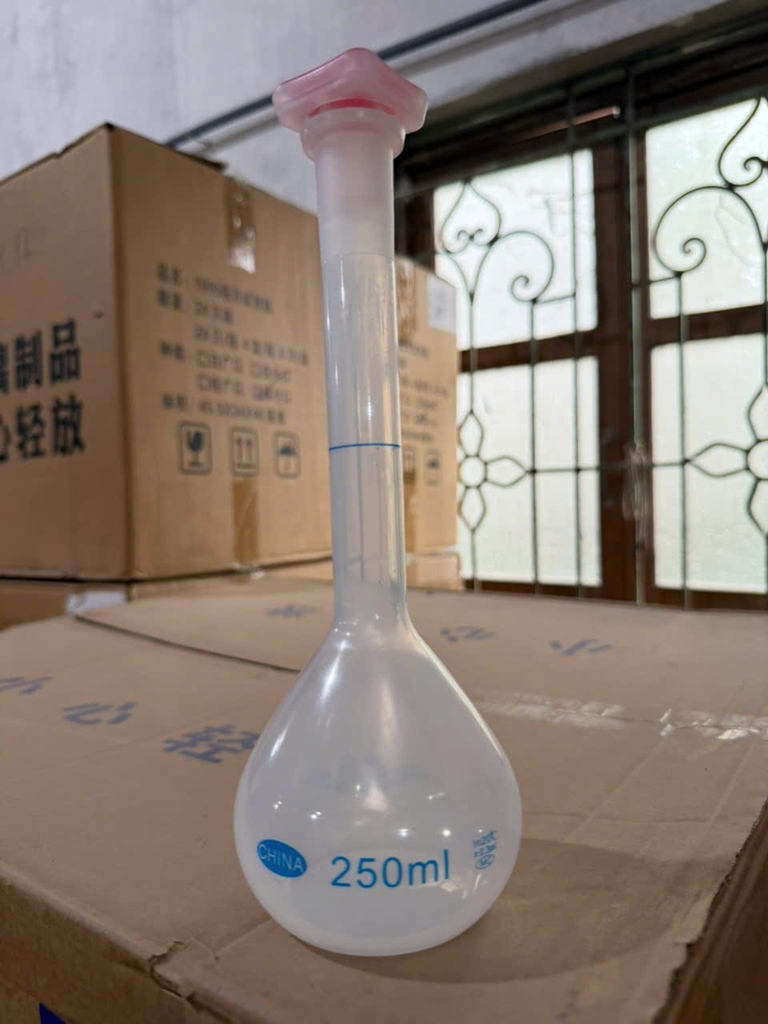 Bình định mức bằng nhựa có nút 10ml,20ml,50ml,100ml,250ml,500ml,1000ml