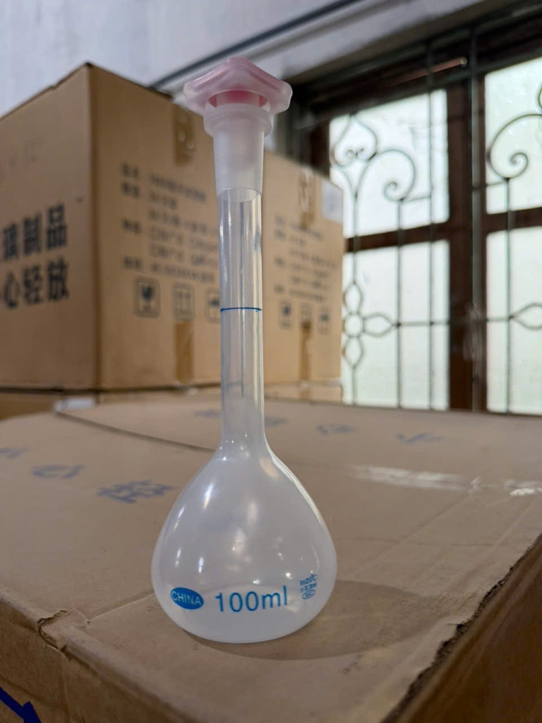 Bình định mức bằng nhựa có nút 10ml,20ml,50ml,100ml,250ml,500ml,1000ml