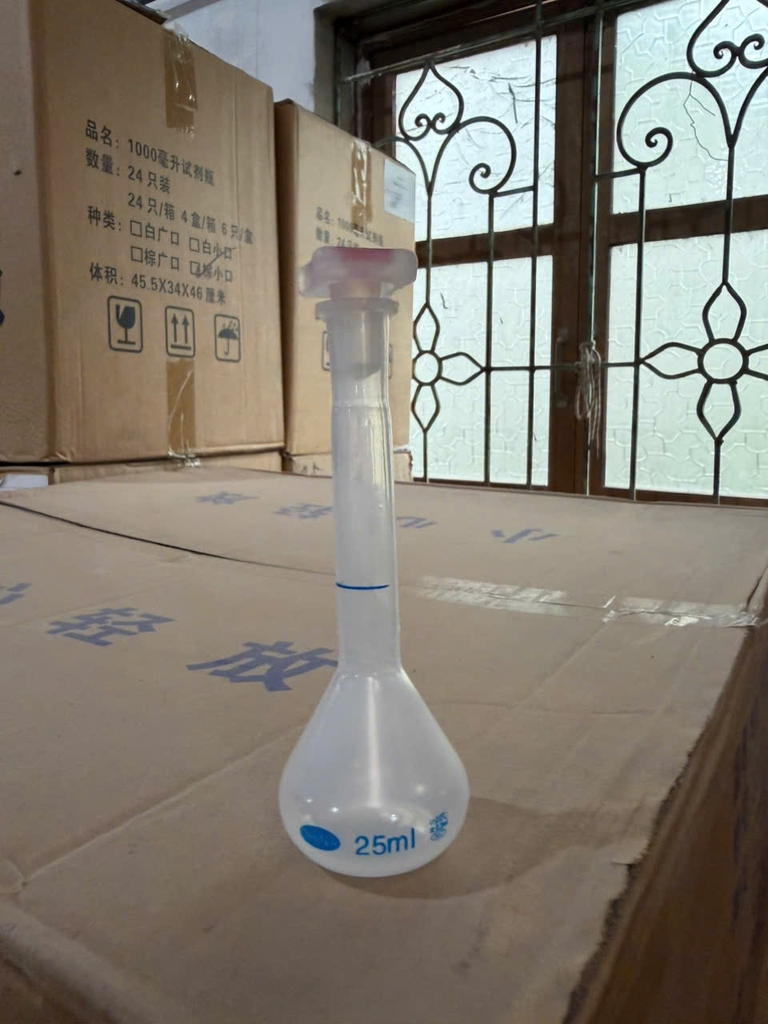 Bình định mức bằng nhựa có nút 10ml,20ml,50ml,100ml,250ml,500ml,1000ml