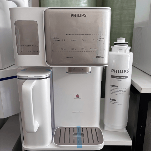 Hình Ảnh Thực Tế Lõi Lọc Nước Philips ADD6922 Kế Bên Máy
