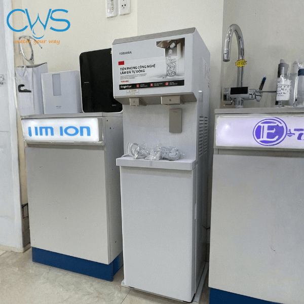 Hình ảnh thực tế máy lọc nước làm đá Toshiba TWP-IW2469SVN(K) làm đá