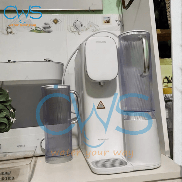 Hình Ảnh Thực Tế Sự Nhỏ Gọn Của Máy Lọc Nóng Lạnh Philips ADD6912WH/74