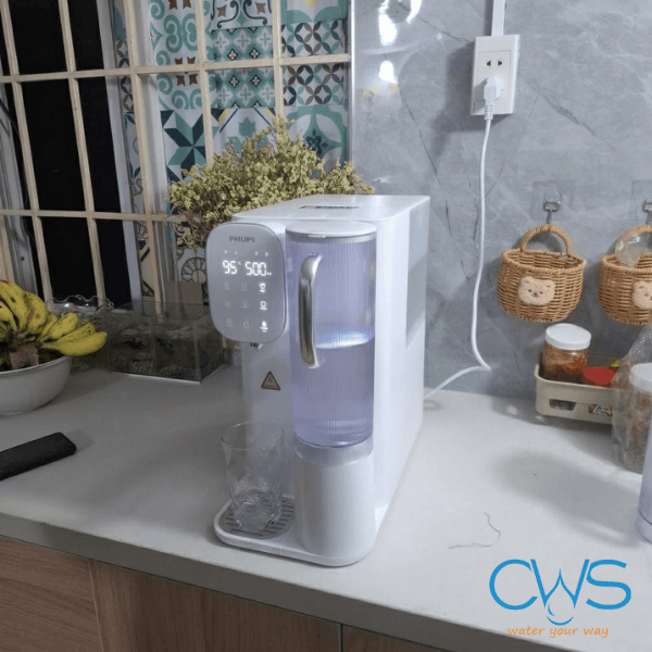 Hình Ảnh Vận Hành Thực Tế Máy Lọc Nóng Lạnh Philips ADD6912 Tại Nhà Khách