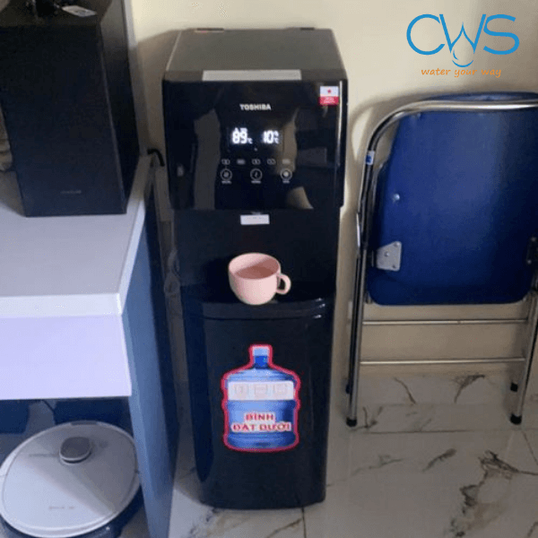 Lắp Đặt Máy Làm Nước Nóng Lạnh Toshiba RWF-W1830BV Tại Nhà Khách Hàng