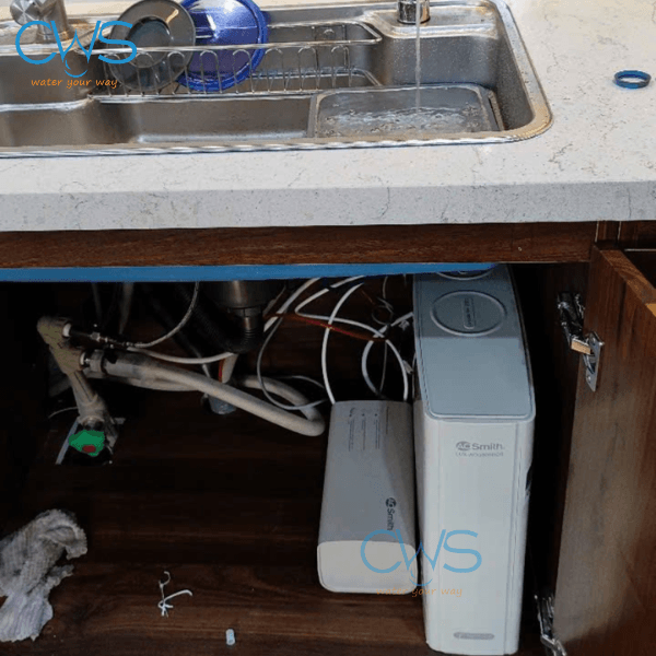Lắp Đặt Thực Tế Máy Lọc Nước AO Smith LUX-AOU800HOT Tại Nhà Khách