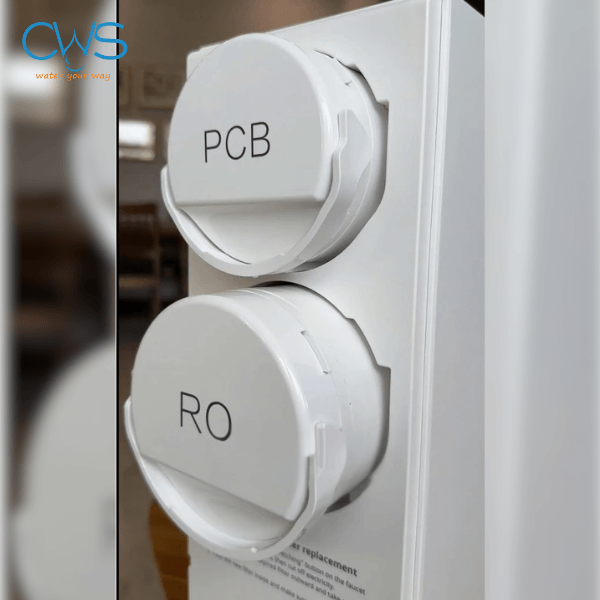 Vị Trí Lõi Lọc Nước Truliva UR61096H Nằm Mặt Trước Của Thiết Bị