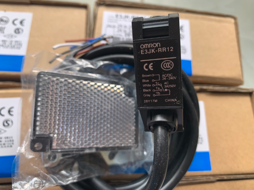 Cảm biến quang E3JK-RR12 2M / chính hãng OMRON / cảm biến gương 6 mét