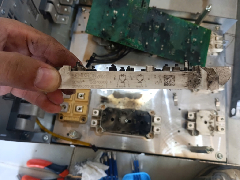 Module IGBT của tầng nghịch lưu biến tần