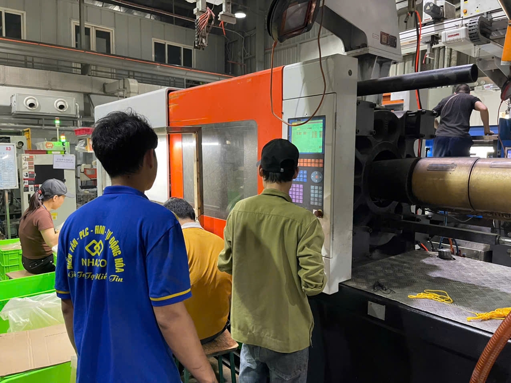 ky-thuat-sua-chua-servo-motor-may-ep-nhua